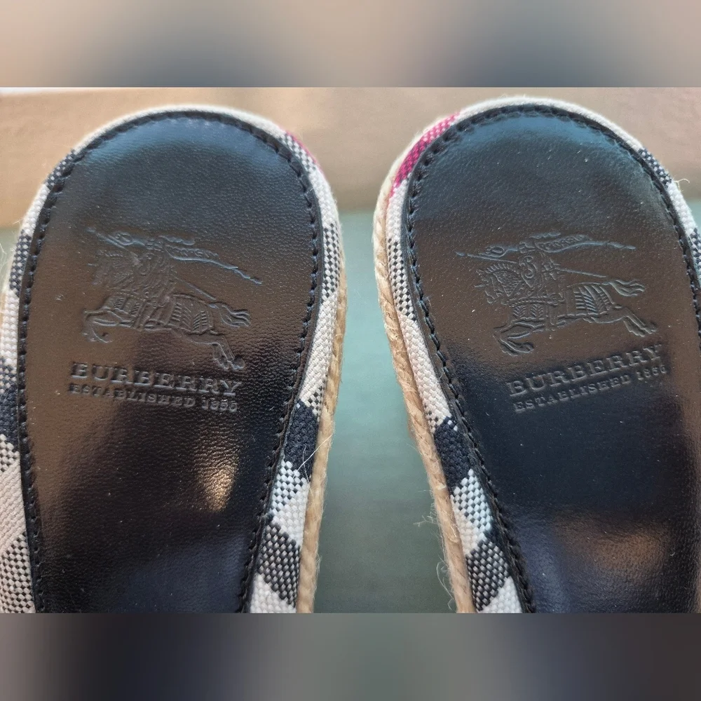 Burberry Black Patent Leather & Nova Check Espadrille Wedge Sandals Sz 4… NWOB - Picture 15 of 15